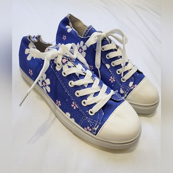 Shoes - Floral Canvas Sneakers Women’s 10.5 Light Blue Low Top Lace Up Casual Shoes